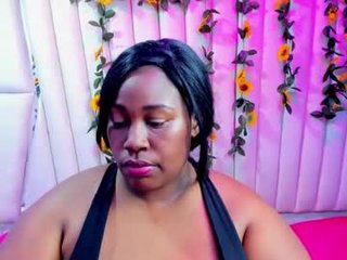 bloom_b 0 y. o. cam girl showing big tits and big ass