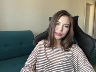 katheleenschraub 18 y. o. asian cam girl shows perfect ass