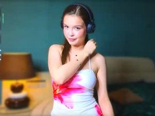 hornyadelee 18 y. o. 