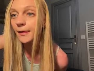 mikkiskees 18 y. o.
