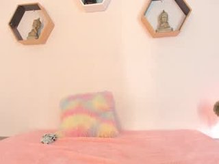 paloma_victory 41 y. o. latina cam babe enjoys her hairy pussy stuffed online