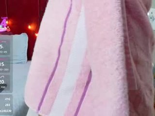 beautifulskinny18 19 y. o. naked cam girl loves ohmibod vibration in her tight pussy online