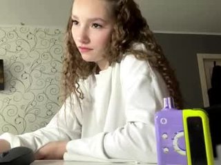 carolynmangen 18 y. o. 