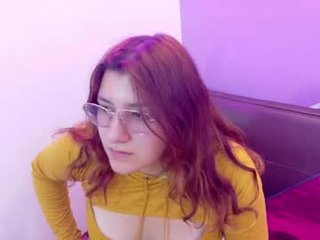 lilith_sm1th 19 y. o. cam babe gets her pussy penetrated hard