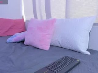 brisa_blue 18 y. o. live cum show with ohmibod in the pink pussy