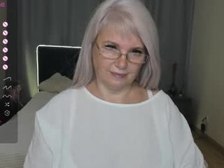 emma_sexy_pill 52 y. o. blonde cam girl with big boobs teaching how to have sex