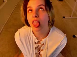 true_voice 19 y. o. cam girl showing big tits and big ass