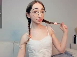 polly_bee 19 y. o. nude cam bitch enjoys hard live sex on camera