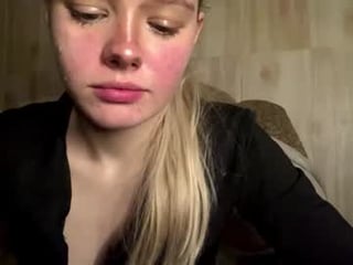 juligwartney 18 y. o. blonde cam girl loves suck huge cock