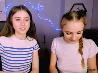 wanda_say 19 y. o. blonde cam babe in the chatroom offers her holes for banging