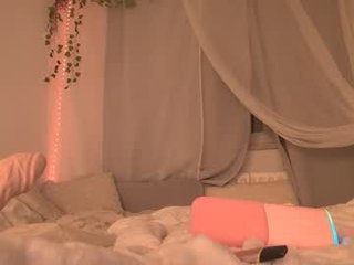 charlottybaby 19 y. o. deutsch cam girl shows foot fetish action