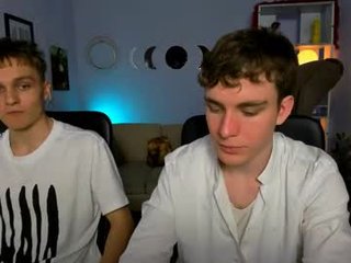 kael_rin 19 y. o. blonde cam babe in the chatroom offers her holes for banging