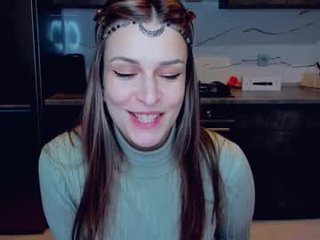 alexiayellow 29 y. o. english cam girl show his beauty legs online