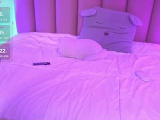 baby_june1 21 y. o. domina cam girl showing his loved dildo on camera
