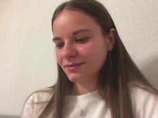 karongene 18 y. o. BBW cam babe loves kisses in the chatroom