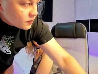 double_seasoning 31 y. o. cam girl showing big tits and big ass