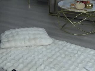 ellyxxxelly 28 y. o. naked cam girl loves ohmibod vibration in her tight pussy online