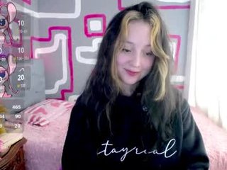 vero_doll12 19 y. o. cam girl gets hairy pussy licked then sticked fucking hard online